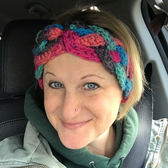 Meet your Posher, Nichole - Picture 2 of 2